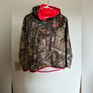 Girl’s Under Armour real tree xtra camo pullover hoodie. Youth large
